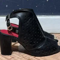 کفش پاشنه دار برند pandora در حد و کفش کالج