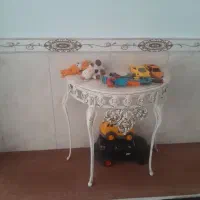 یک عدد میز کاملا سالم