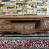 میز زیر تلویزیون