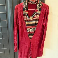 تعدادی لباس|لباس|آمل, |دیوار