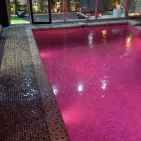 به یک نیرور یا  کارگرساده خانوم