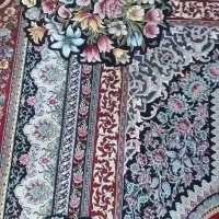 فرش قرمزورنگ کرم روشن هردوابریشمی هستن بسیارزیبا|فرش|شفت, |دیوار