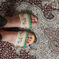 صندل ، شلوار مشکی و کراپ و کتونی