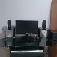 میز کامپیوتر شیشه ای