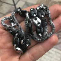 زنجیر قدیمی سنگین. مترِNova اصلی