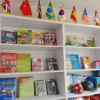 مدرس زبان های خارجی