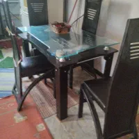 میز نهار خوری چهار نفره بسیار تمیز