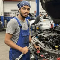 تعمیر کار اتوموبیل