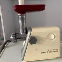 چرخ گوشت ظرف پیرکس زیر تلوزیون