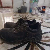 ی جفت کفش ایمنی در حد نو