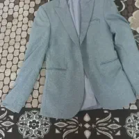 کت به همراه جلیقه و پیراهن سفید مناسب