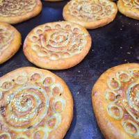 به یک فروشنده جوان خانم نیازمندیم