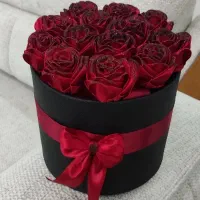 گل روز با روبان