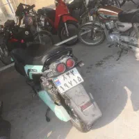 موتور برقی رنگ فیروزه ای
