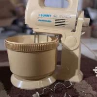 تعدادی لوازم اشپزخانه