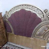 تخت دو نفره و نوجوان