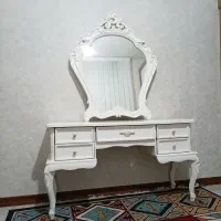 میز آرایش تمام چوب سالم نیاز به رنگ دارد