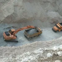 اجاره یک دستگاه بیل مکانیکی زنجیری دوسان230