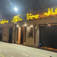کار در رستوران برند