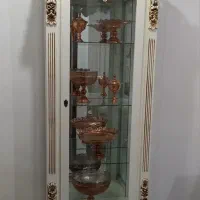 ویترین سفید در چهار طبقه.شیک