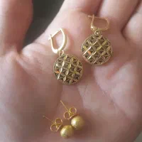 گوشواره ۱۵۰ بالای تابلو