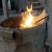 کارگر ساده و کوره دار  در واحد ریخته گری