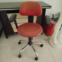 میز مدیریت و صندلی چرخشی مانکن کامل و مانکن پا