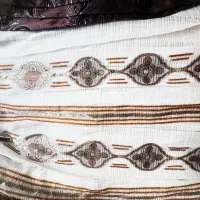 تعدادی ظروف بلور و پرده|پرده، رانر، رومیزی|قشم, |دیوار