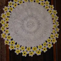 رومیزی دست باف طرح گل نرگس برجسته