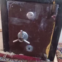 یک عدد گاوصندوق صحیح سالم