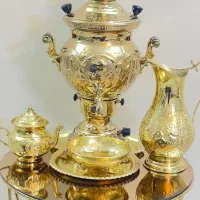 سماور طلایی گازی نو ومیز مناسب جهیزیه