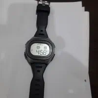 ساعت دیجیتالی اسکمی توضیحات دارد.