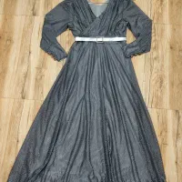 تعدادی لباس نو و مجلسی|لباس|میانه, |دیوار