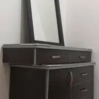 دراور و آینه سالم و تمیز