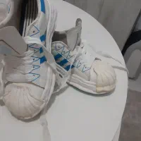 یک جفت کتونی