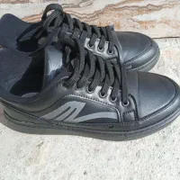 کفش سایز ۳۷