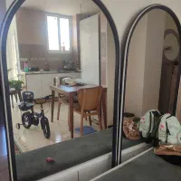 آیینه قدی و وسایل سالن