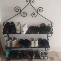 کتابخانه و جاکفشی