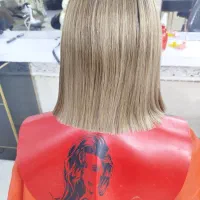 اصلاح تخصصی ابرو.  و کوتاهی مووموخره گیری حرفه ای