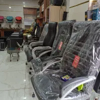 صندلی گردان مدیریت،کارمندی،جوان،آپادانا،اسطوره‌