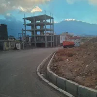 ۵طبقه و پیلوت/اندیشه/بر خیابان