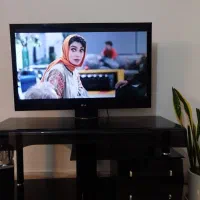 تلویزیون ال جی ۴۲همراه با میز