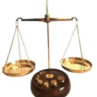 ترازوی برنجی عدالت|کلکسیون اشیاء عتیقه|دماوند, گیلاوند|دیوار