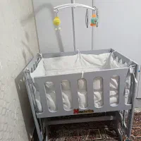 گهواره کاملا نو کنار مادرشو