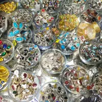 فروشنده بدلیجات بازار رضا
