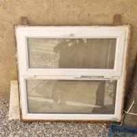 پنجره دوجداره در حد نو دارای فریم سنگین سالم سالم