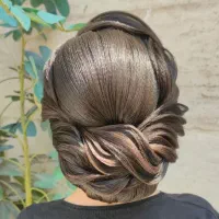 شنیون میکاپ اقتصادی|خدمات آرایشگری و زیبایی|مشهد, مصلی (کارمندان اول)|دیوار