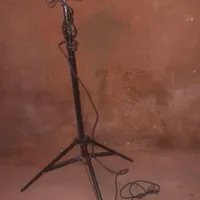پروژکتور سه پایه