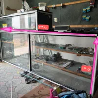 ویترین آلومینیومی قفسه ای و کمد چوبی|بوفه، ویترین، کنسول|کنارک, |دیوار