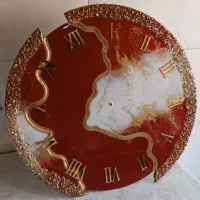 ساعت دیواری و ظروف پذیرایی